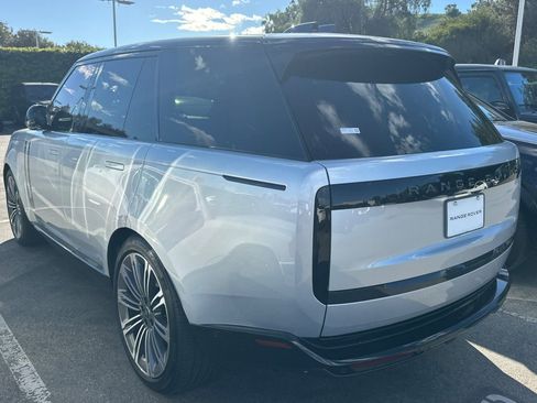 Used 2025 Land Rover Range Rover SE image 8