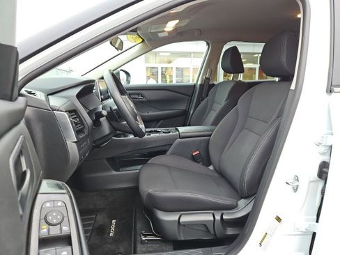 Used 2024 Nissan Rogue S image 25