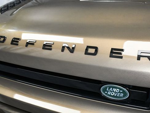 Used 2024 Land Rover Defender 130 X-Dynamic SE image 79