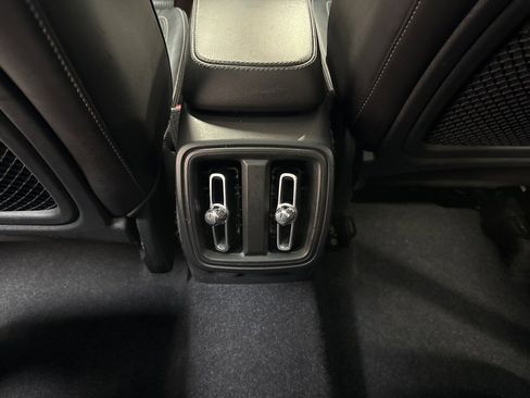 Used 2021 Volvo XC40 T5 Momentum w/ Protection Package Premier image 15