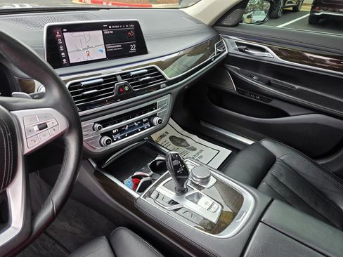 Used 2021 BMW 740i image 21