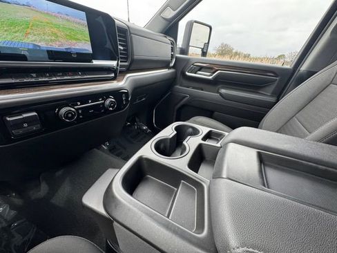 Used 2024 Chevrolet Silverado 2500 LT image 10