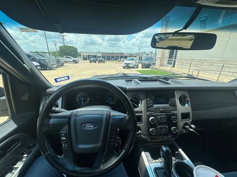 Used 2017 Ford Expedition XLT RWD image 13