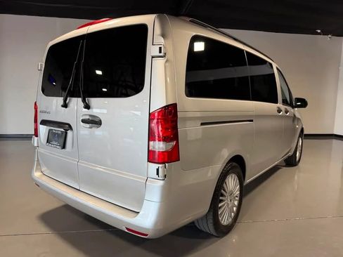 Used 2017 Mercedes-Benz Metris Passenger w/ Driver Efficiency Package image 4