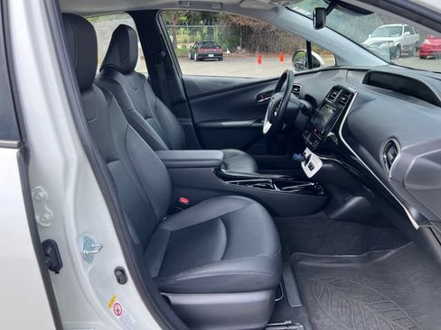 Used 2017 Toyota Prius Four w/ Premium Convenience Package FWD image 9