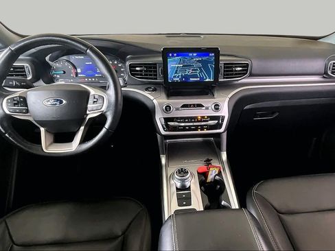 Used 2022 Ford Explorer XLT w/ Equipment Group 202A RWD image 16