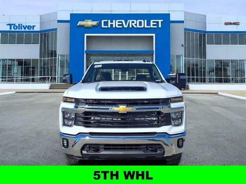 New 2026 Chevrolet Silverado 3500 LT image 3