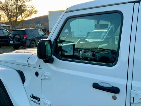 Used 2021 Jeep Wrangler Unlimited Sahara image 15