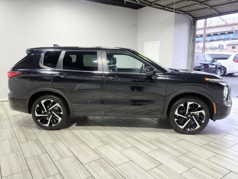 Used 2024 Mitsubishi Outlander SE Black Edition image 6