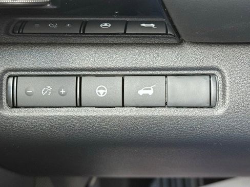 New 2025 Nissan Pathfinder SV image 32