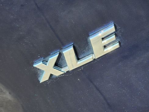 Used 2022 Toyota RAV4 XLE Premium FWD image 10