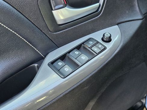 Used 2015 Toyota Sienna SE w/ SE Preferred Package FWD image 19