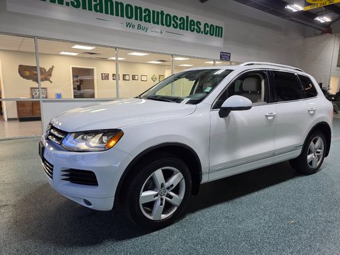 Used 2014 Volkswagen Touareg TDI image 2