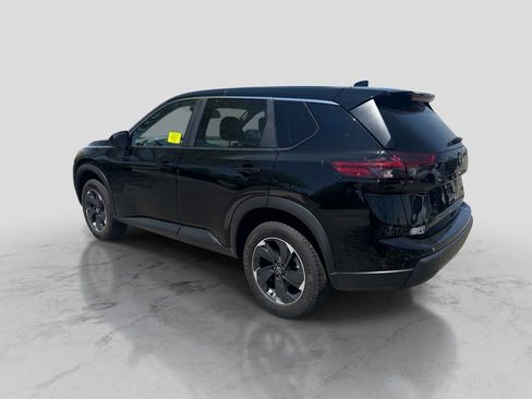 Used 2025 Nissan Rogue SV AWD/4WD image 3