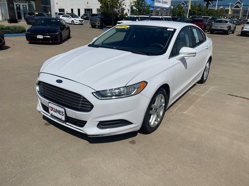 Used 2016 Ford Fusion SE FWD image 3