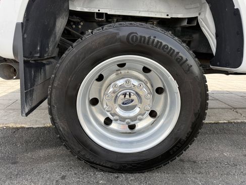 Used 2024 Ford F450 Platinum w/ FX4 Off-Road Package AWD/4WD image 32