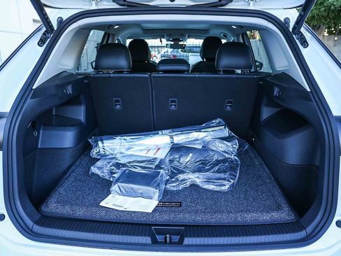 New 2026 Volkswagen Tiguan SE image 18