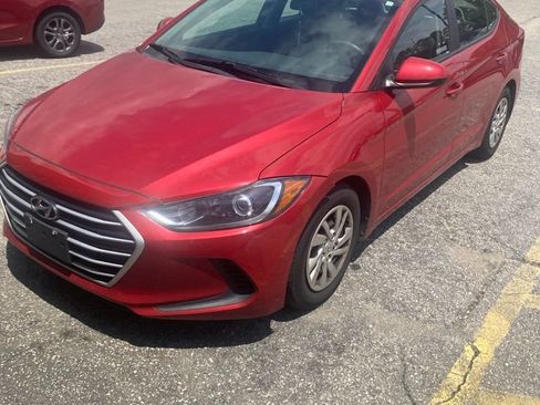 Used 2017 Hyundai Elantra SE w/ Cargo Package FWD image 1