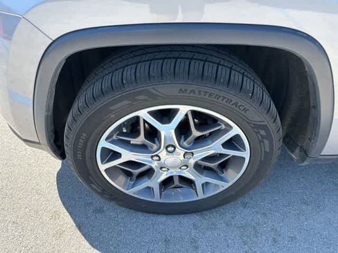 Used 2020 Jeep Grand Cherokee Limited w/ Luxury Group II AWD/4WD image 3