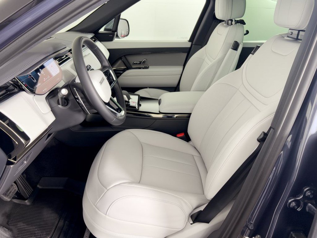 New 2027 Land Rover Range Rover Sport SE AWD/4WD image 5