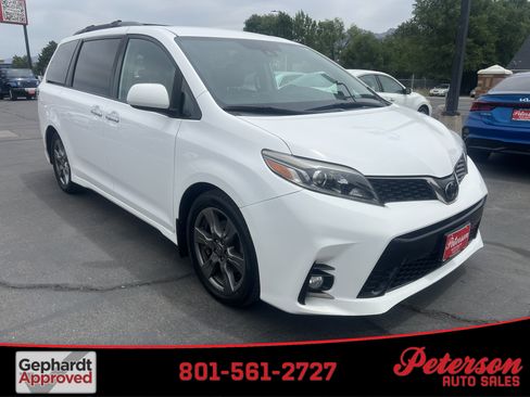 Used 2019 Toyota Sienna SE w/ Carpet Mat Package FWD image 1