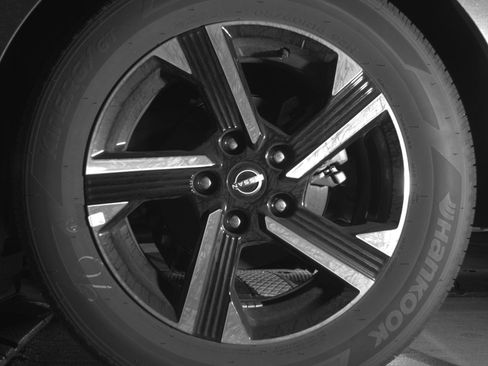 Used 2025 Nissan Sentra SV FWD image 14