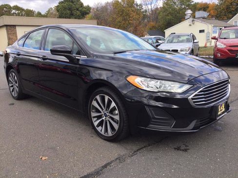 Used 2020 Ford Fusion SE image 3