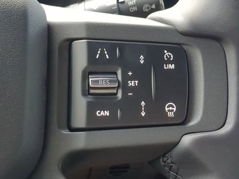 Used 2025 Land Rover Defender 110 S image 26