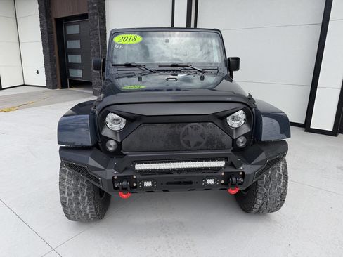 Used 2018 Jeep Wrangler Unlimited Sahara AWD/4WD image 2