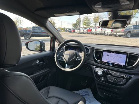 New 2026 Chrysler Pacifica Select image 51