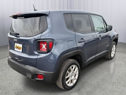 Used 2023 Jeep Renegade Latitude AWD/4WD image 4