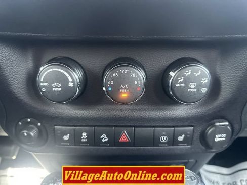 Used 2016 Jeep Wrangler Unlimited Rubicon AWD/4WD image 18