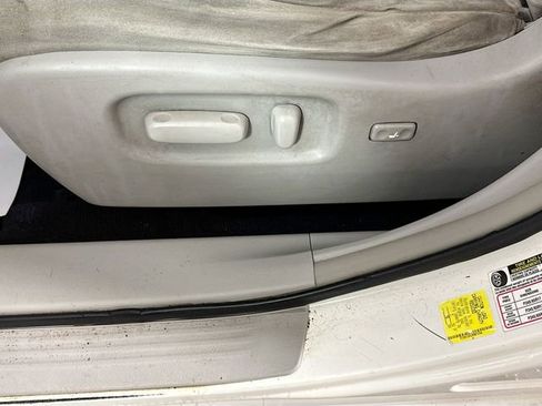 Used 2011 Toyota Highlander 4WD w/ Tech Pkg image 18