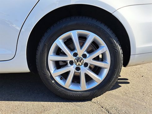 Used 2014 Volkswagen Jetta SportWagen image 35