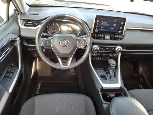 Used 2020 Toyota RAV4 XLE image 6