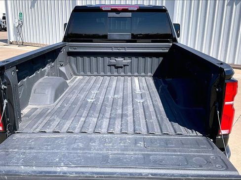 Used 2024 Chevrolet Silverado 2500 LT w/ Midnight Edition image 36