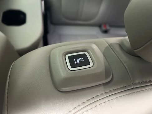 Used 2024 Jeep Wagoneer Series II w/ Flexible Seating Group image 21