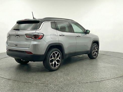 Used 2025 Jeep Compass Limited AWD/4WD image 9