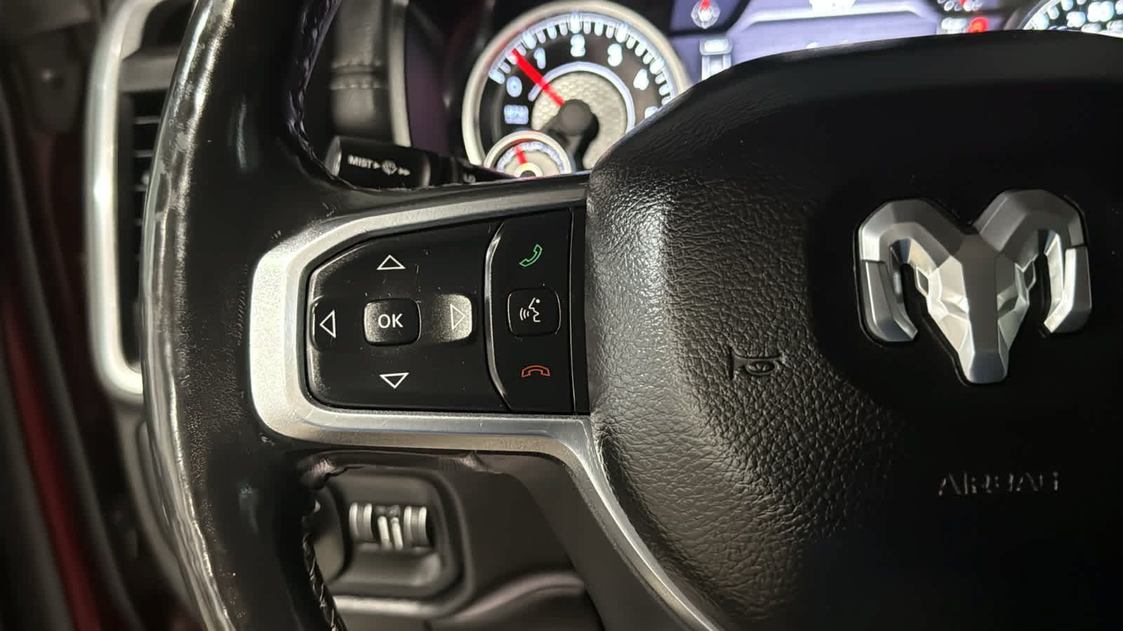 Used 2019 RAM 1500 Laramie AWD/4WD image 12