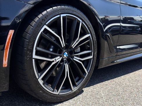 Used 2022 BMW 530i w/ Executive Package image 11