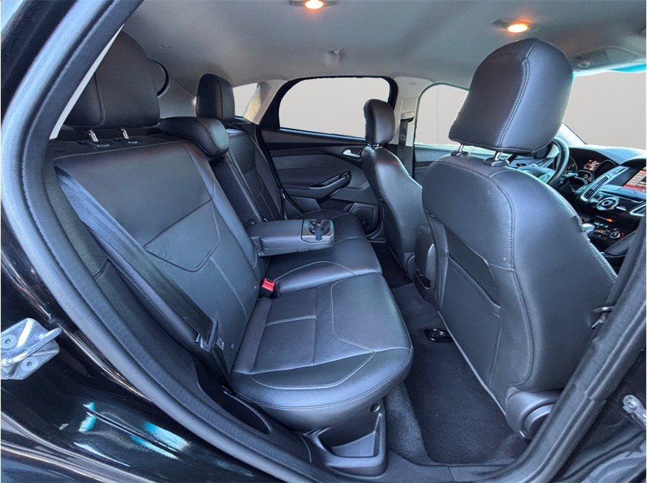Used 2015 Ford Focus Titanium w/ Titanium Cold Weather Package FWD image 34