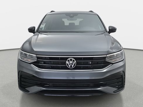 Certified 2023 Volkswagen Tiguan SE R-Line image 8