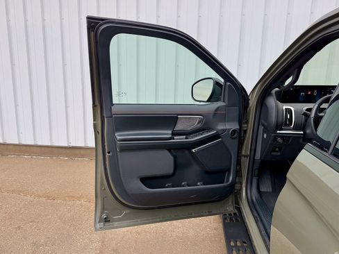 Used 2025 Ford Expedition Tremor image 15