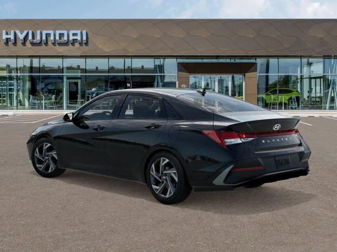 Certified 2025 Hyundai Elantra Sport image 9