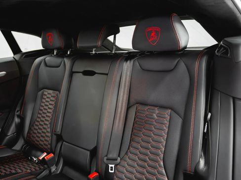 Used 2021 Lamborghini Urus AWD/4WD image 25