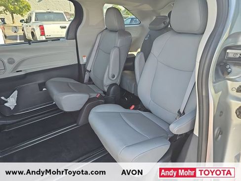 Used 2022 Toyota Sienna XLE AWD/4WD image 11