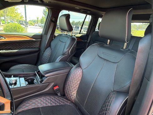 Used 2024 Jeep Grand Cherokee Summit AWD/4WD image 18
