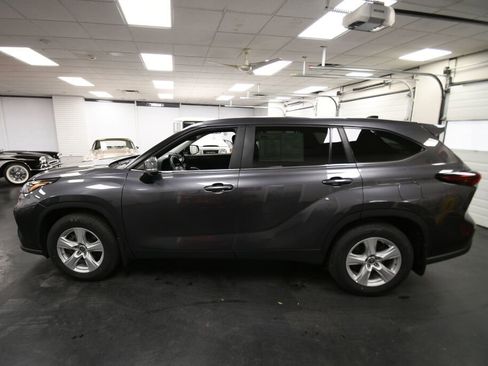 Certified 2024 Toyota Corolla Cross LE image 4