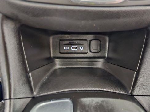 Used 2019 Chevrolet Equinox LT FWD image 18