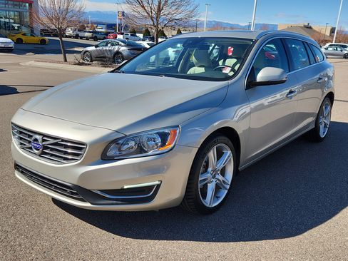 Used 2017 Volvo V60 T5 Premier w/ Convenience Package image 4